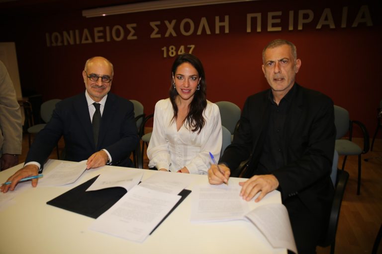 Νέοι ηλεκτρονικοί υπολογιστές σε σχολεία του Δήμου Πειραιά