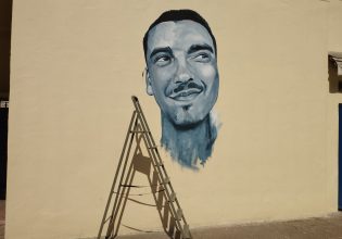 Άλκης Καμπανός: Πώς «έλυσε» την ποδοσφαιρική διένεξη μαθητών δημοτικού σχολείου στη Νεάπολη