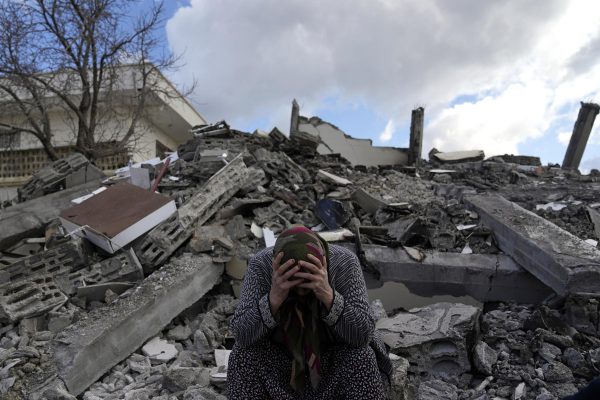 Τουρκία: Ακλόνητος ο Ερντογάν πάνω στα ερείπια της οικονομίας και των 50.000 νεκρών