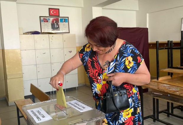 Τουρκικές εκλογές: Το μήνυμα της υποψήφιας τρανς ηθοποιού
