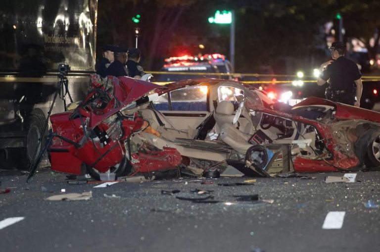 Τραγωδία στις ΗΠΑ: Αυτοκίνητο που οδηγούσε 16χρονος «καρφώθηκε» σε φορτηγό – Νεκρή μία 14χρονη