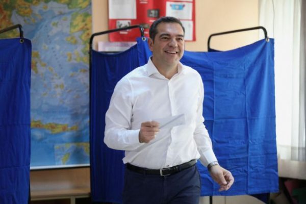 «Σήμερα είναι ημέρα ελπίδας, η αλλαγή είναι στα χέρια του λαού μας» – Ψήφισε ο Αλέξης Τσίπρας στην Κυψέλη