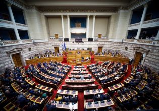 Νέα Βουλή: 104 πρωτάρηδες, 75 γυναίκες και 13 επιστροφές – Ο όρκος που θα δώσουν
