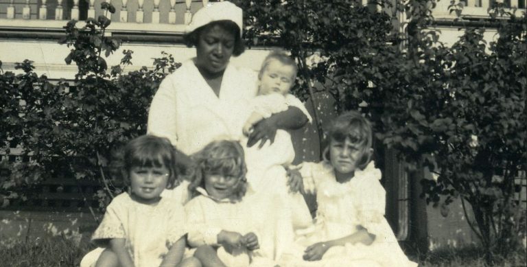 Για τις νταντάδες του ενός τοις εκατό, το καλοκαίρι δεν είναι διακοπές