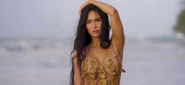 H Megan Fox φορώντας Celia Kritharioti στο εξώφυλλο του περιοδικού Sports Illustrated