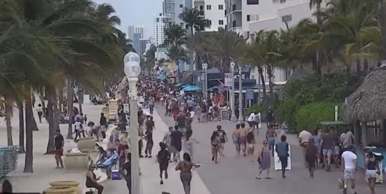 Πυροβολισμοί στην παραλία του Χόλιγουντ – Τρία παιδιά ανάμεσα στους εννέα τραυματίες