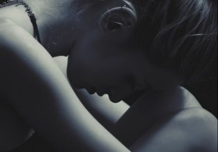 Ελεύθεροι με όρους οι τρεις ανήλικοι για την υπόθεση βιασμού της 22χρονης στον Τύρναβο