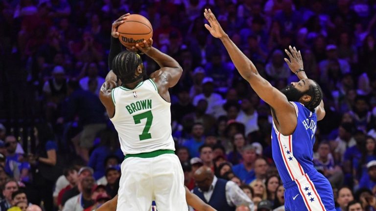 Μπόστον Σέλτικς: Πήραν τον τελικό… επιβίωσης κόντρα στους Σίξερς και έστειλαν τη σειρά σε Game 7