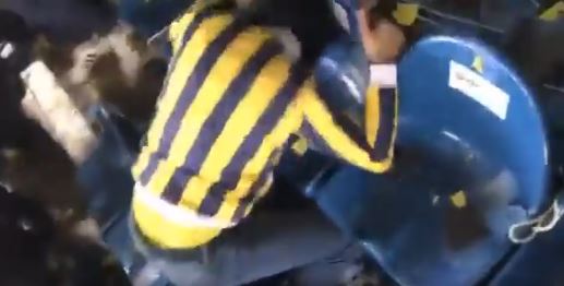 Απίστευτη αντίδραση φίλου της Φενέρμπαχτσε, στο τρίποντο του Σλούκα