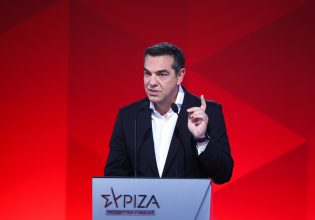 Τσίπρας: Ο Μητσοτάκης γνώριζε ένα μήνα για τον «στρατευμένο στην Άγκυρα» υποψήφιο του – Υποκριτική η απόσυρση Κατραντζή