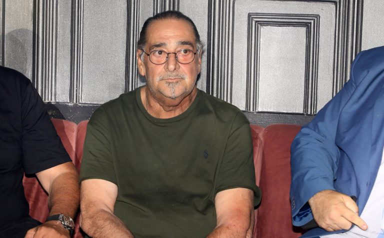 Βασίλης Καρράς: Σπάνια βραδινή έξοδος για τον τραγουδιστή – Πού διασκέδασε