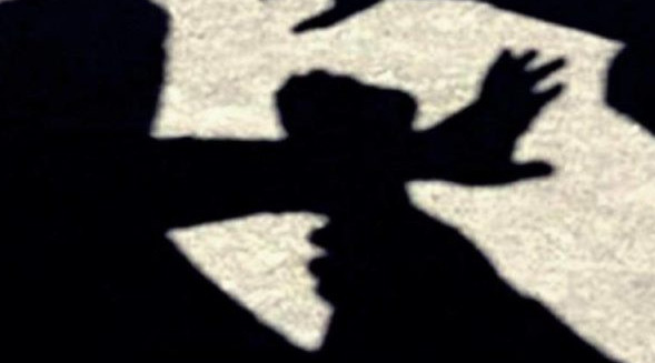 Ανήλικοι λήστεψαν δεκατριάχρονο υπό την απειλή μαχαιριού στην Ηλιούπολη - Συνελήφθησαν οι δύο δράστες
