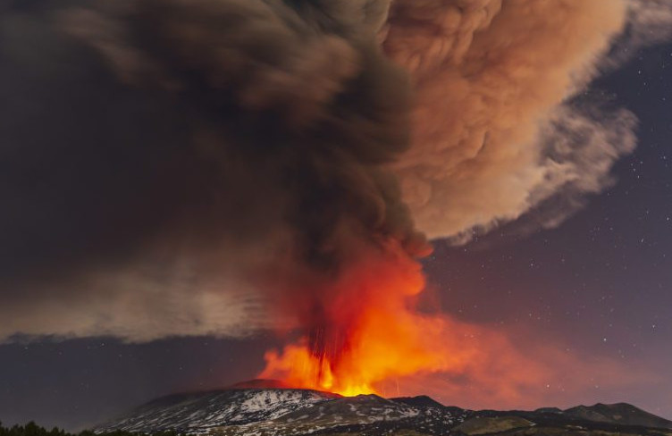 Έλληνες ερευνητές ανακάλυψαν τον τρόπο για καλύτερη πρόβλεψη εξάπλωσης της ηφαιστιακής τέφρας – Το παράδειγμα της Αίτνας