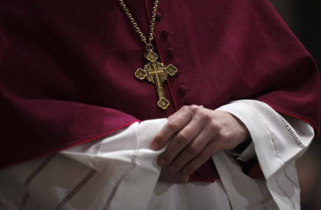 Αποζημίωση 300.000 ευρώ σε θύμα παιδεραστή ιερέα καλείται να δώσει η αρχιεπισκοπή Κολωνίας στην Γερμανία