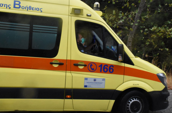 Χαλκιδική: 63χρονη ξεψύχησε σε ταβέρνα - Το ασθενοφόρο χρειάστηκε πάνω από μία ώρα για να φτάσει στο σημείο