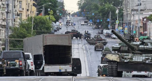 Ρωσία: Sold out οι πτήσεις από Μόσχα – Οι αναφορές για φυγή του Πούτιν και το κλείσιμο συνόρων