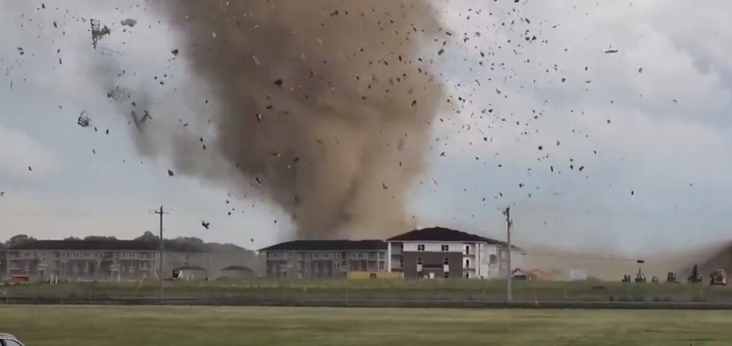 ΗΠΑ: Ανεμοστρόβιλοι σαρώνουν τα νοτιοδυτικά, τουλάχιστον ένας νεκρός στην Ιντιάνα