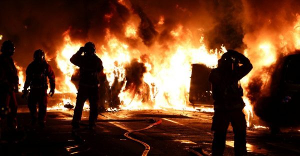 Θάνατος 17χρονου στη Γαλλία: Για ανθρωποκτονία από πρόθεση κατηγορείται ο αστυνομικός – «Αστακός» η χώρα με 40.000 αστυνομικούς