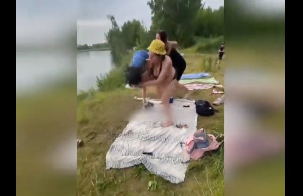 Ρωσία: Γυναίκα ξυλοκόπησε λουόμενη στον Βόλγα επειδή θεώρησε το μαγιό της προκλητικό