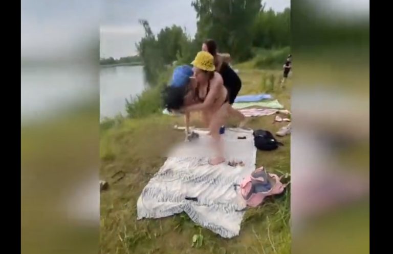 Ρωσία: Γυναίκα ξυλοκόπησε λουόμενη στον Βόλγα επειδή θεώρησε το μαγιό της προκλητικό