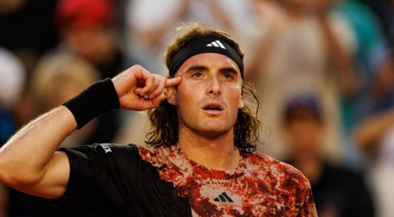 Στέφανος Τσιτσιπάς: Η φωτογραφία στο κρεβάτι με τις αδερφές Μπαντόσα