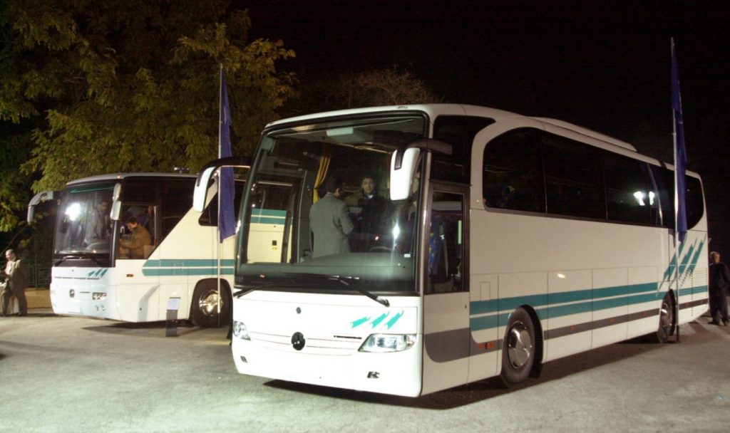 Λεωφορείο με τουρίστες στην Εύβοια τυλίχτηκε στις φλόγες