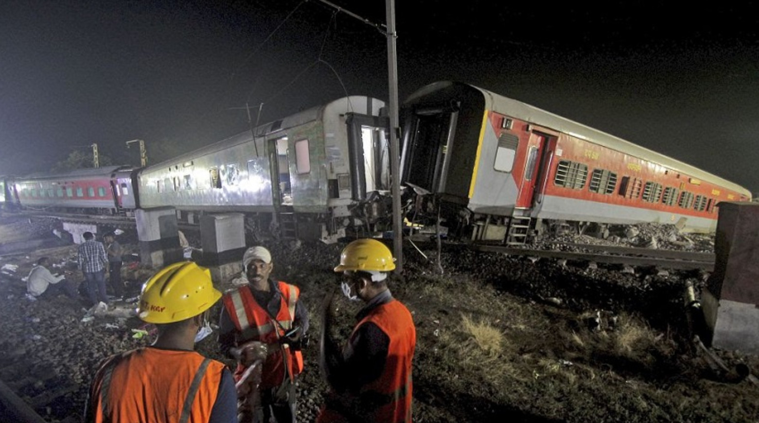 Εντοπίστηκαν τα αίτια και οι υπεύθυνοι της σιδηροδρομικής τραγωδίας στην Ινδία σύμφωνα με τον αρμόδιο υπουργό