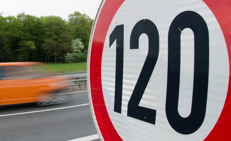 Ιταλία: Οι δήμοι θα μπορούν να μειώνουν τα όρια ταχύτητας για περιορισμό της ρύπανσης