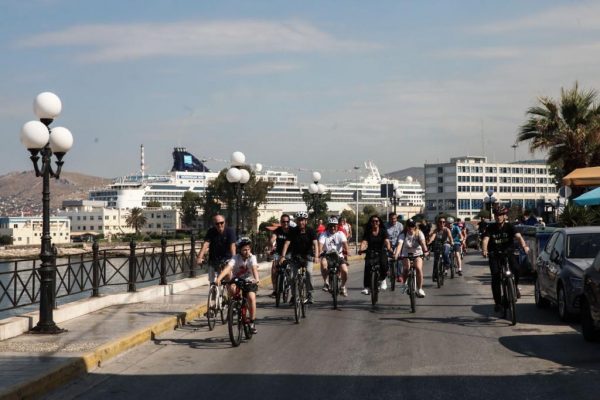 Μαγευτική ποδηλατοβόλτα με θέα τη θάλασσα, στον Πειραιά