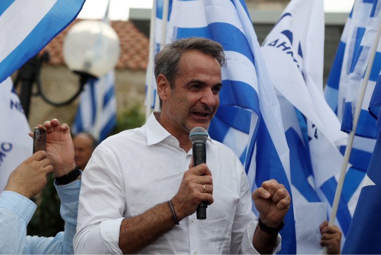 Οι δύο μαντινάδες με πολιτικά μηνύματα του Κυριάκου Μητσοτάκη στην Κρήτη