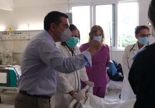 Το ναυάγιο αποδεικνύει την αποτυχία της ΕΕ στο προσφυγικό είπε ο Τσίπρας στην Επίτροπο Μετανάστευσης