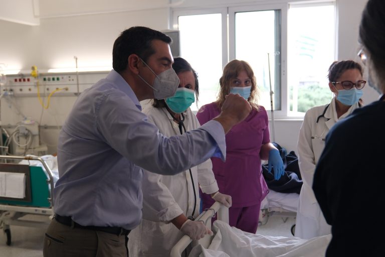 Το ναυάγιο αποδεικνύει την αποτυχία της ΕΕ στο προσφυγικό είπε ο Τσίπρας στην Επίτροπο Μετανάστευσης