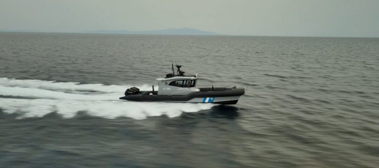 Λουόμενος στη Χαλκιδική βρήκε χειροβομβίδα στη θάλασσα