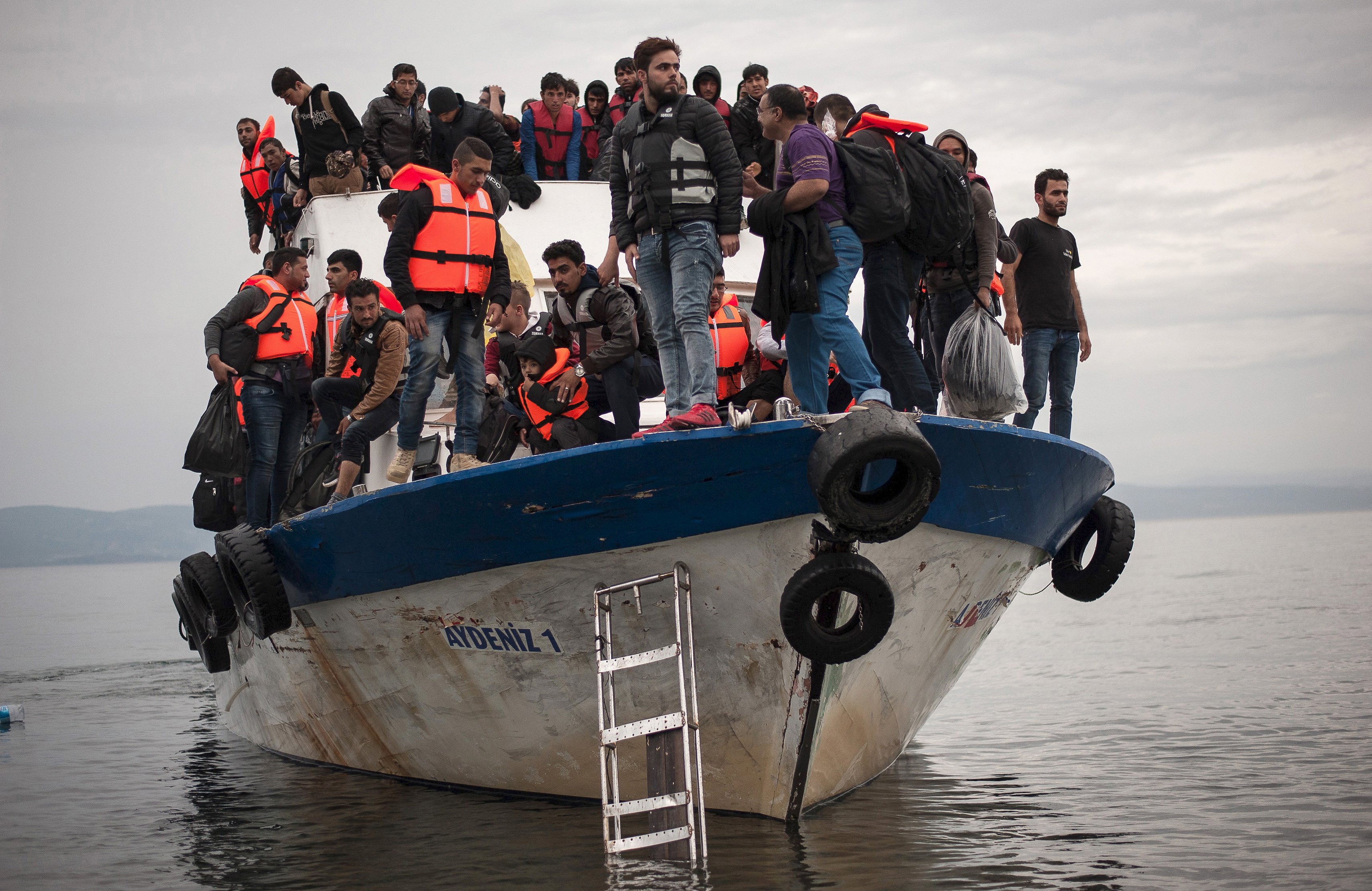 Τα «δρομολόγια του θανάτου»: Στοιβάζουν μέχρι και 750 μετανάστες – Παίρνουν 4.000 ευρώ το κεφάλι