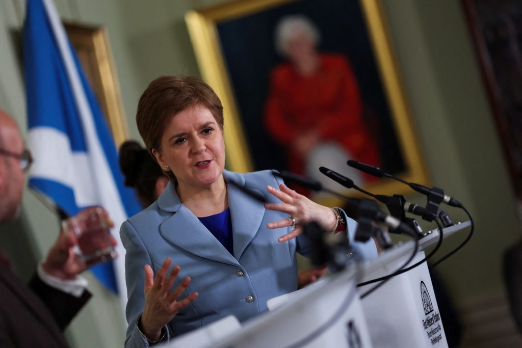 Νίκολα Στάρτζεον: Δεν θα αποβληθεί από το SNP – Τι δήλωσε ο πρωθυπουργός της Σκωτίας