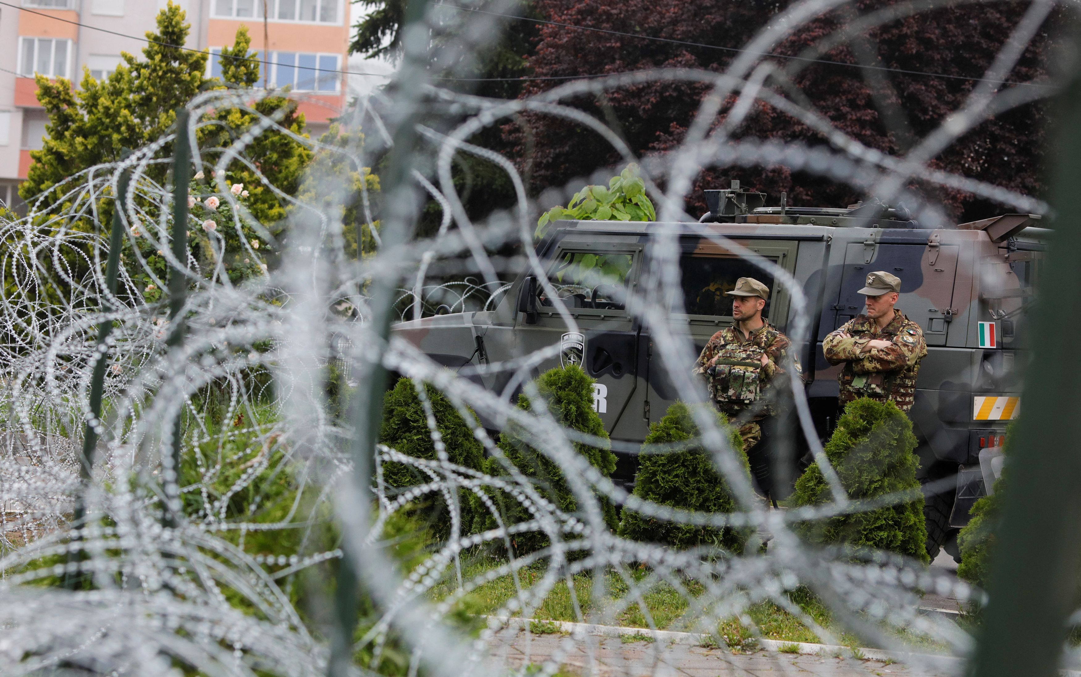 Ένταση στο Κόσοβο: Το ΝΑΤΟ έτοιμο να αναπτύξει περισσότερες δυνάμεις
