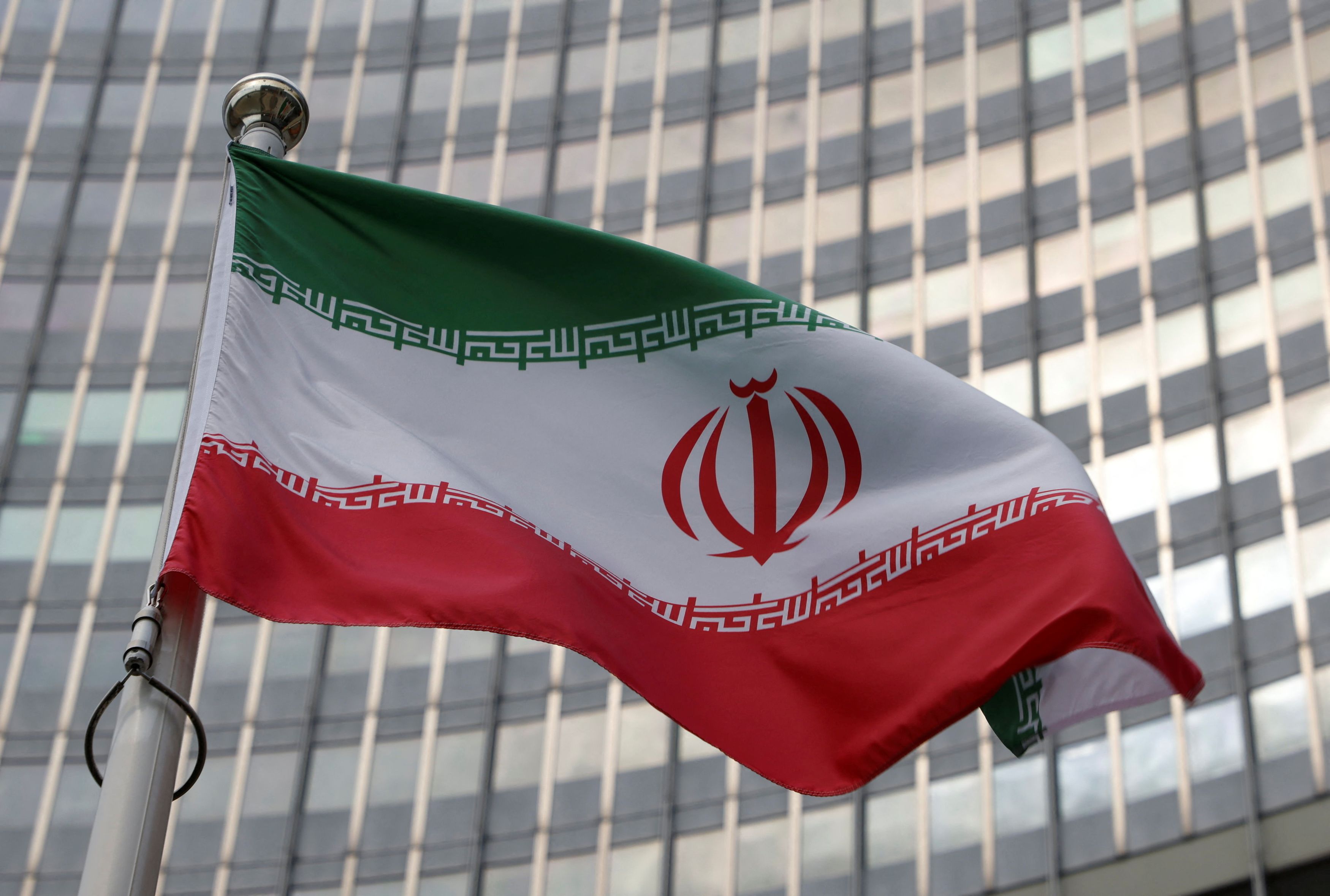 Ιράν: Αποκαλύπτει τον πρώτο υπερηχητικό πύραυλο