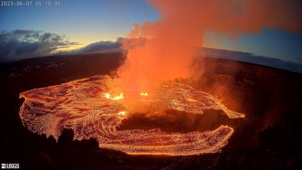 Εξερράγη το ηφαίστειο Κιλαουέα στη Χαβάη – Λάβα ξεπηδάει από τον κρατήρα: Δείτε live εικόνα