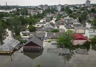Φράγμα Χερσώνας: Δίνονται μάχες για την διάσωση των κατοίκων