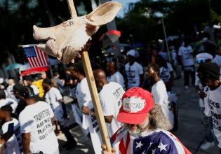 Μαϊάμι: Πλήθος κόσμου έξω από το δικαστήριο για τον Τραμπ