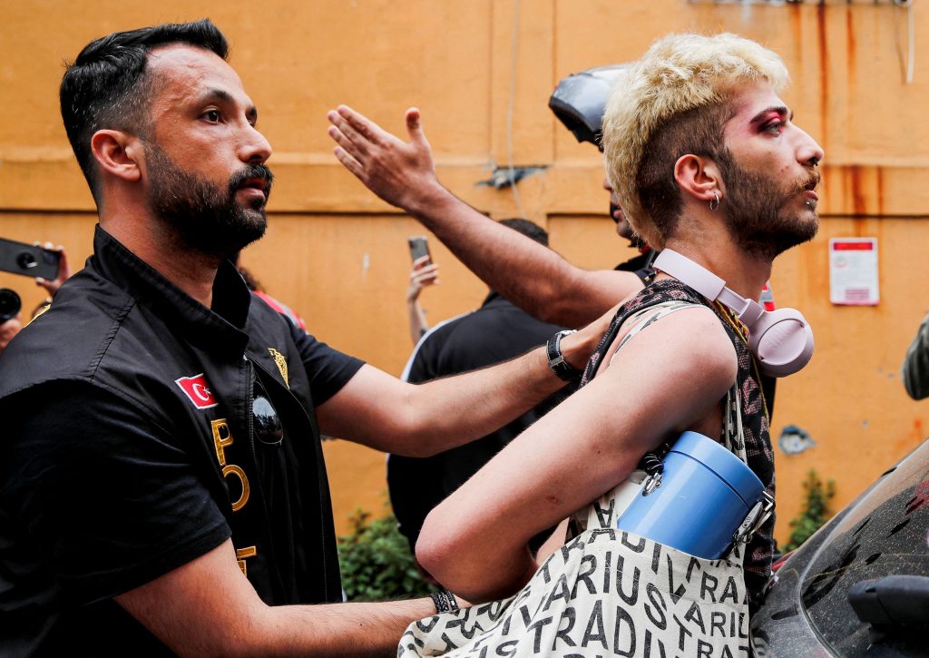 Συλλήψεις και μπλόκο από την αστυνομία στο Trans Pride της Τουρκίας
