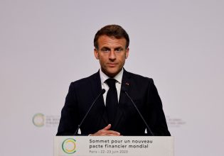 Εμανουέλ Μακρόν: Πρέπει να προκληθεί «σοκ από τη δημόσια χρηματοδότηση»