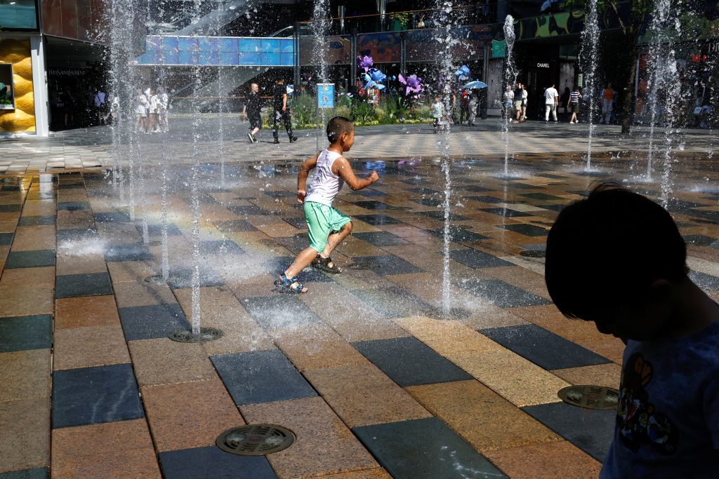 Καύσωνας στην Κίνα: «Λιώνει» το Πεκίνο – Πάνω από 40 βαθμούς η θερμοκρασία, «έσπασε» το ρεκόρ του Ιουνίου