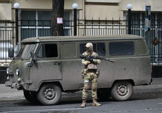 Ανταρσία της Wagner: «Σύντομα θα έχουμε νέο πρόεδρο» – Κατεβάζουν πινακίδες της μισθοφορικής οργάνωσης σε πόλεις της Ρωσίας