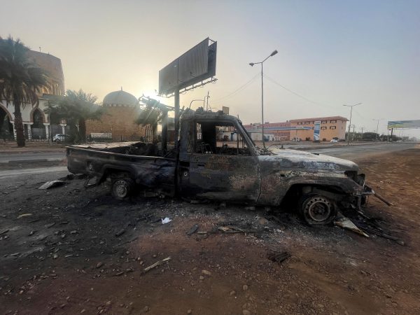 Πόλεμος στο Σουδάν: Δεν τηρήθηκε και πάλι η κατάπαυση του πυρός παρά το ξεκίνημα της γιορτής Έιντ – Εκρήξεις στο Χαρτούμ