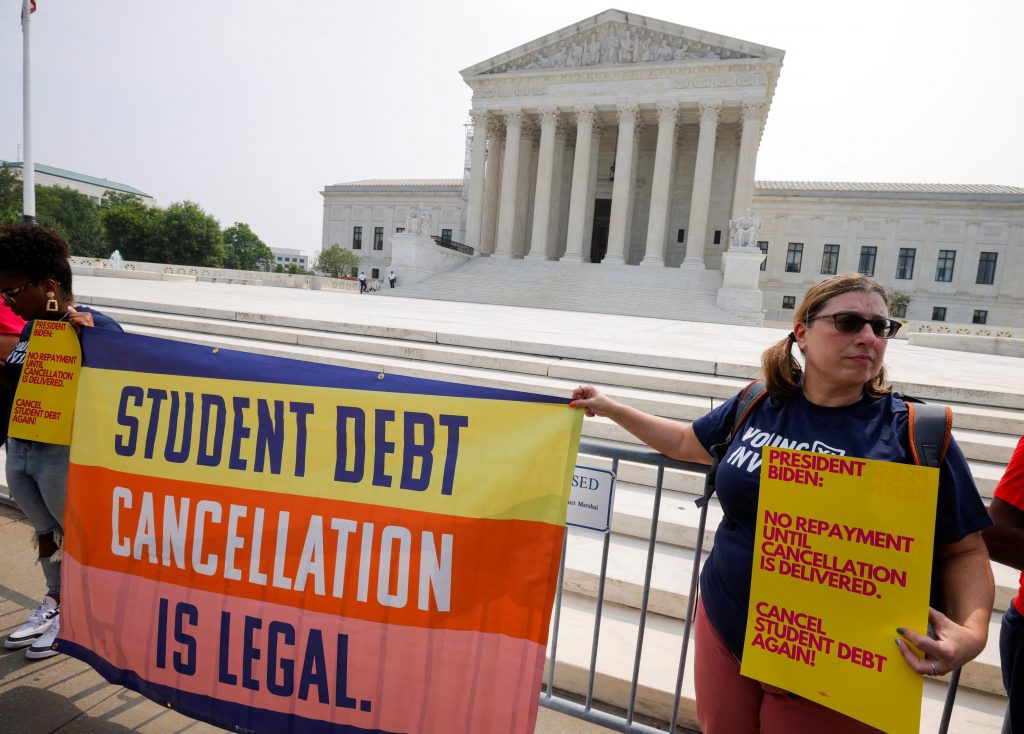 ΗΠΑ: Το Ανώτατο Δικαστήριο ακυρώνει το εμβληματικό σχέδιο Μπάιντεν για το φοιτητικό χρέος