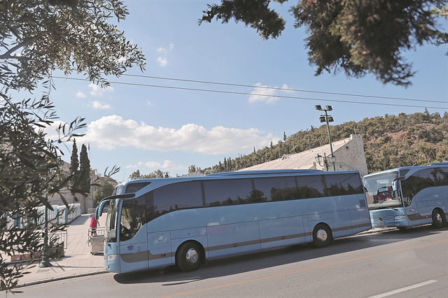 Τέλος στην άναρχη στάθμευση τουριστικών λεωφορείων