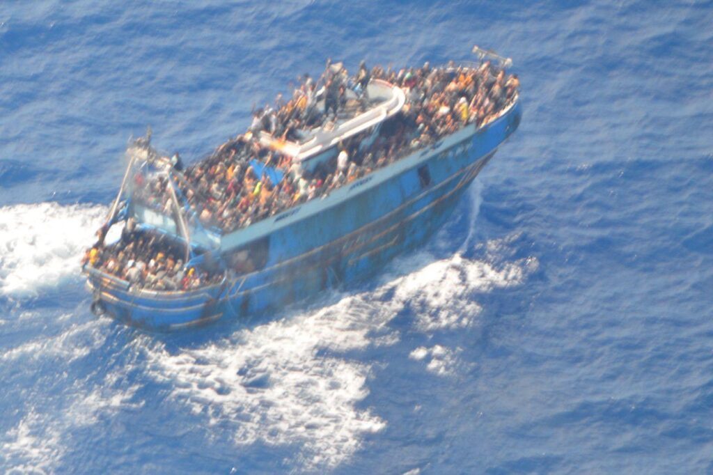 Ναυάγιο στην Πύλο: Φωτογραφίες από το υπερφορτωμένο σκάφος λίγες ώρες πριν βυθιστεί