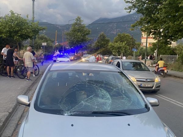 Καλαμάτα: Αυτοκίνητο παρέσυρε πατίνι με δύο παιδιά – Βίντεο ντοκουμέντο