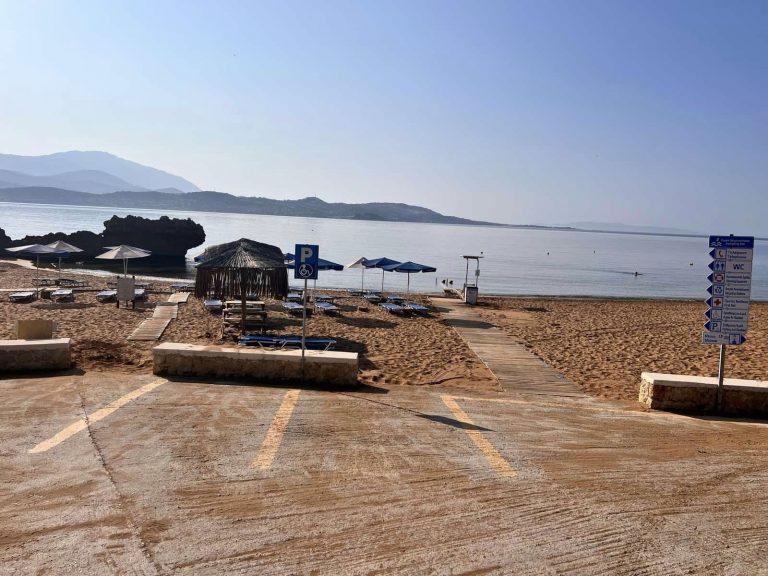 Αυξάνονται οι παραλίες με προσβασιμότητα για τους ΑμεΑ